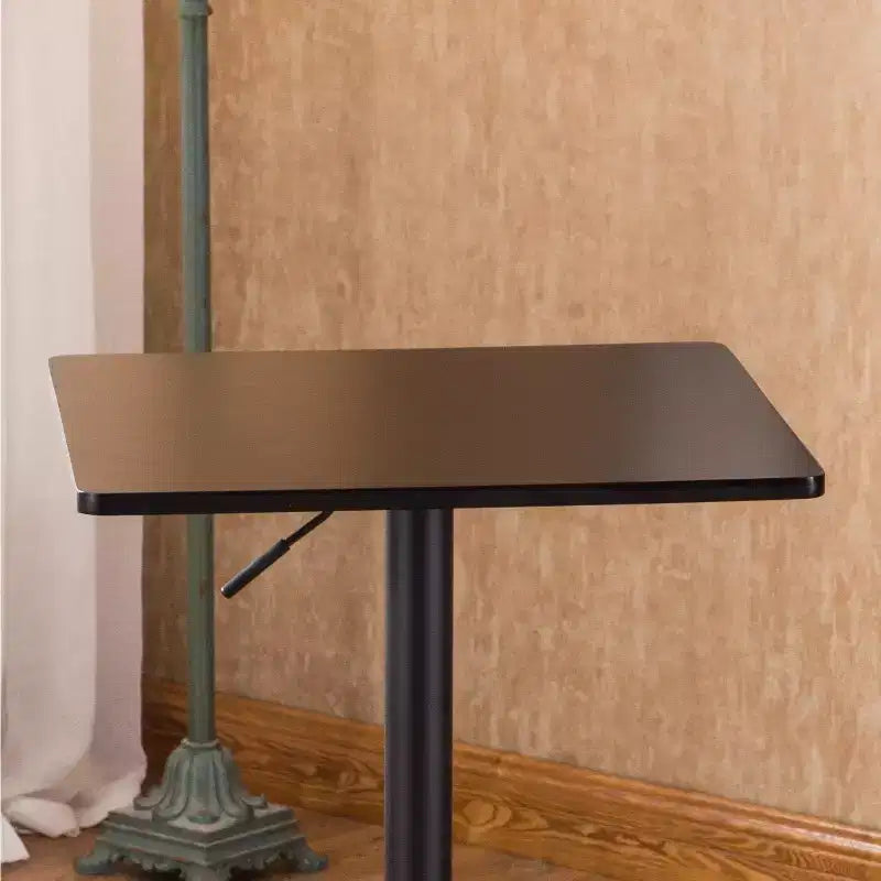 Table de bar noire à hauteur réglable avec pied en métal