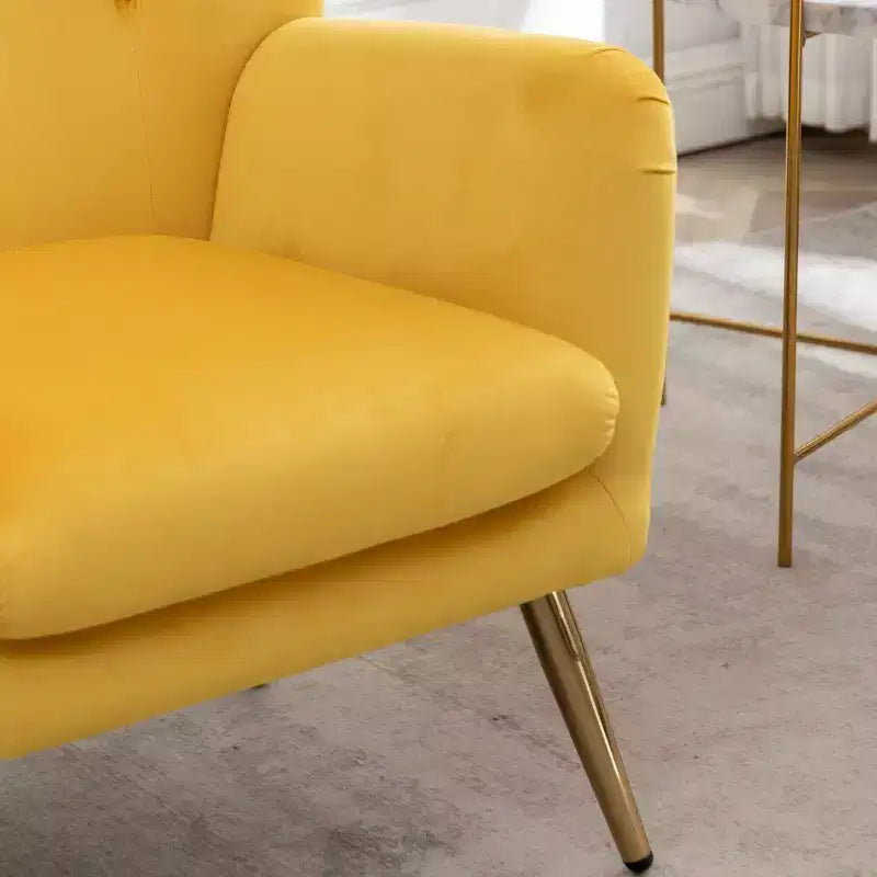 Fauteuil d'appoint en velours jaune, capitonné avec oreilles