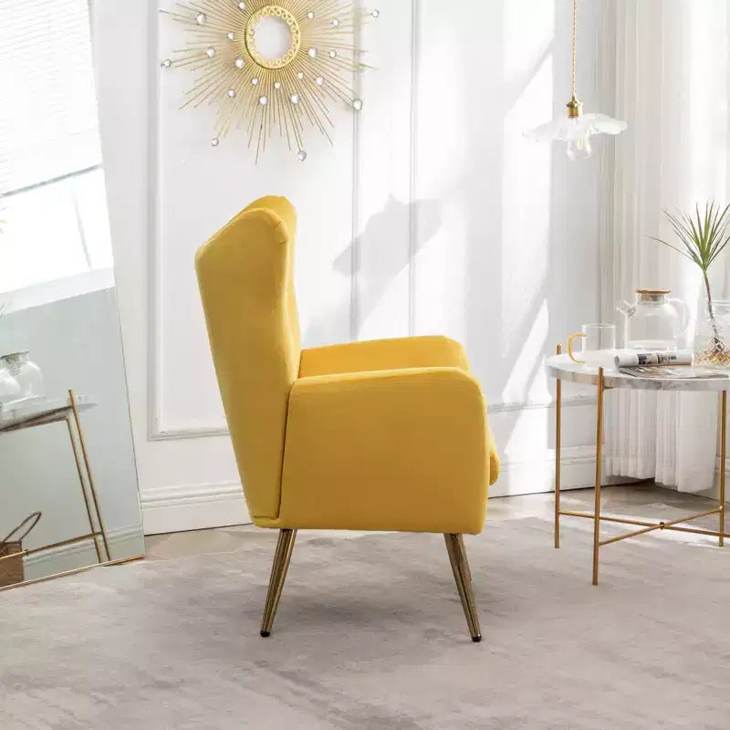 Fauteuil d'appoint en velours jaune, capitonné avec oreilles