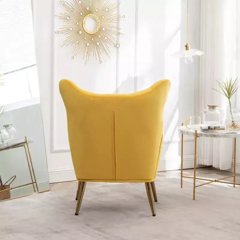 Fauteuil d'appoint en velours jaune, capitonné avec oreilles