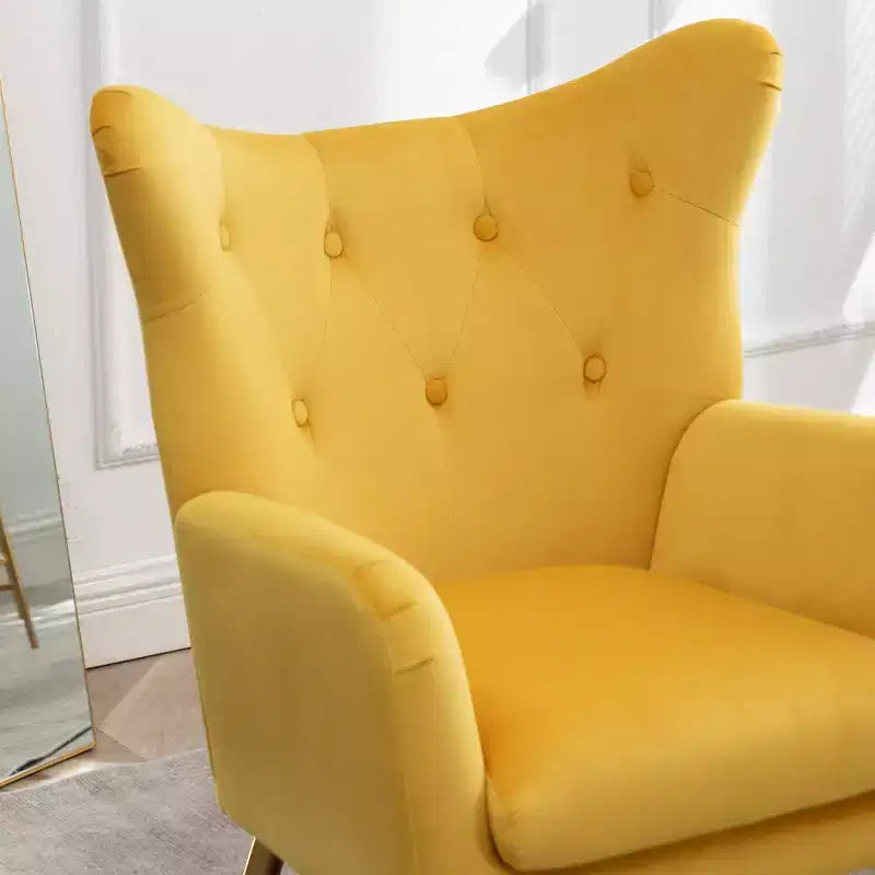 Fauteuil d'appoint en velours jaune, capitonné avec oreilles