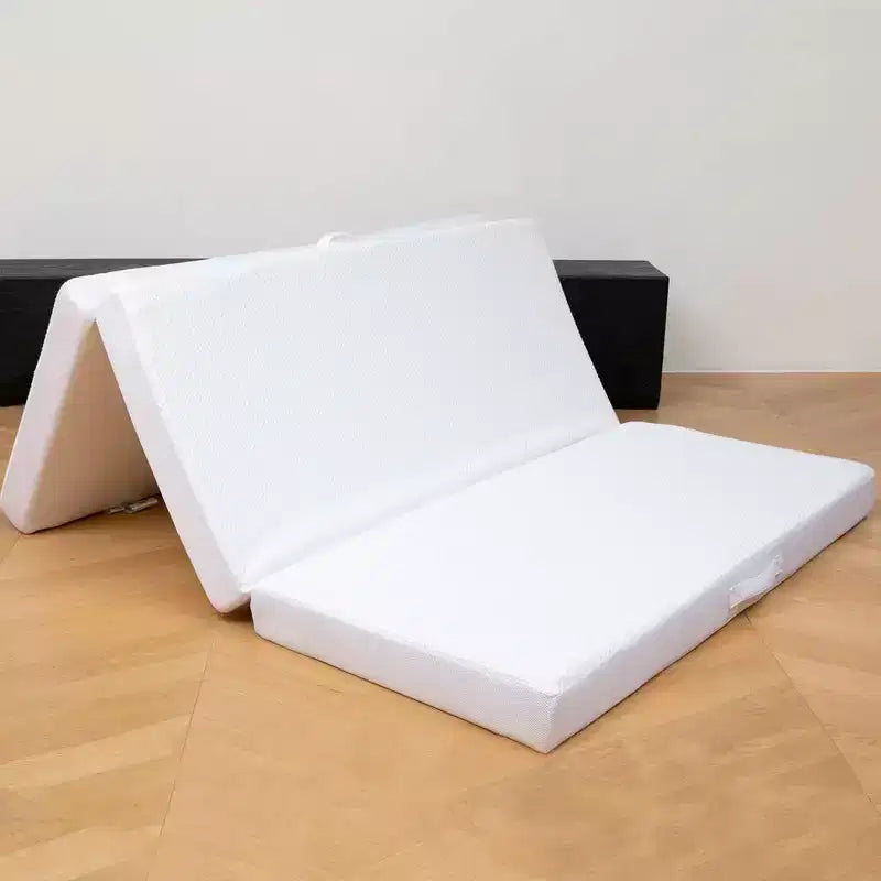 Matelas pliable en trois avec 1 mousse à mémoire de forme infusée de gel