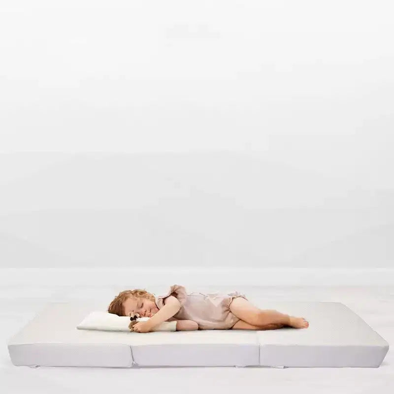 Matelas pliable en trois avec 1 mousse à mémoire de forme infusée de gel