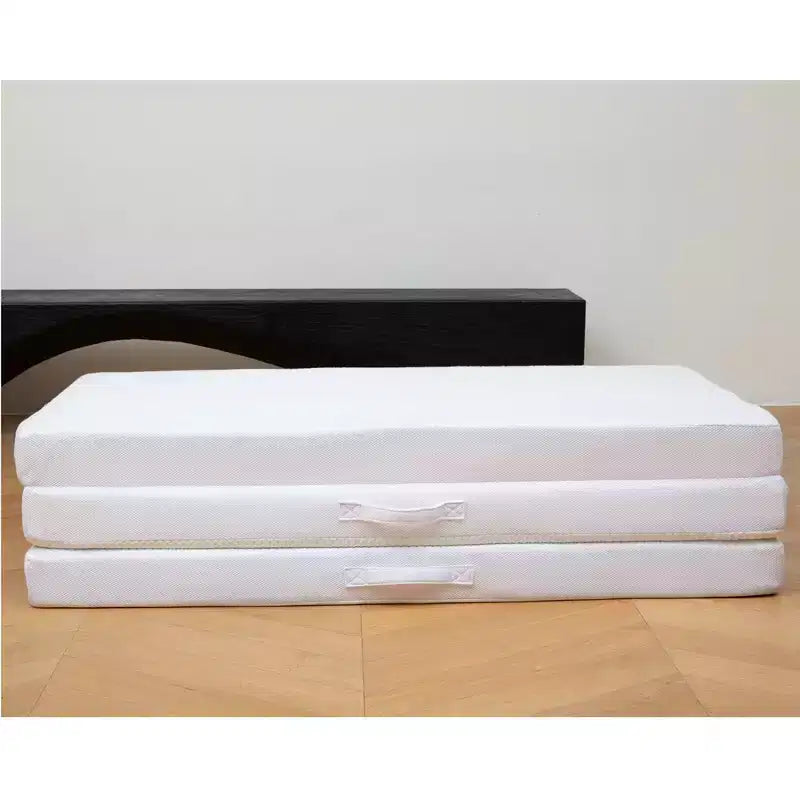 Matelas pliable en trois avec 1 mousse à mémoire de forme infusée de gel