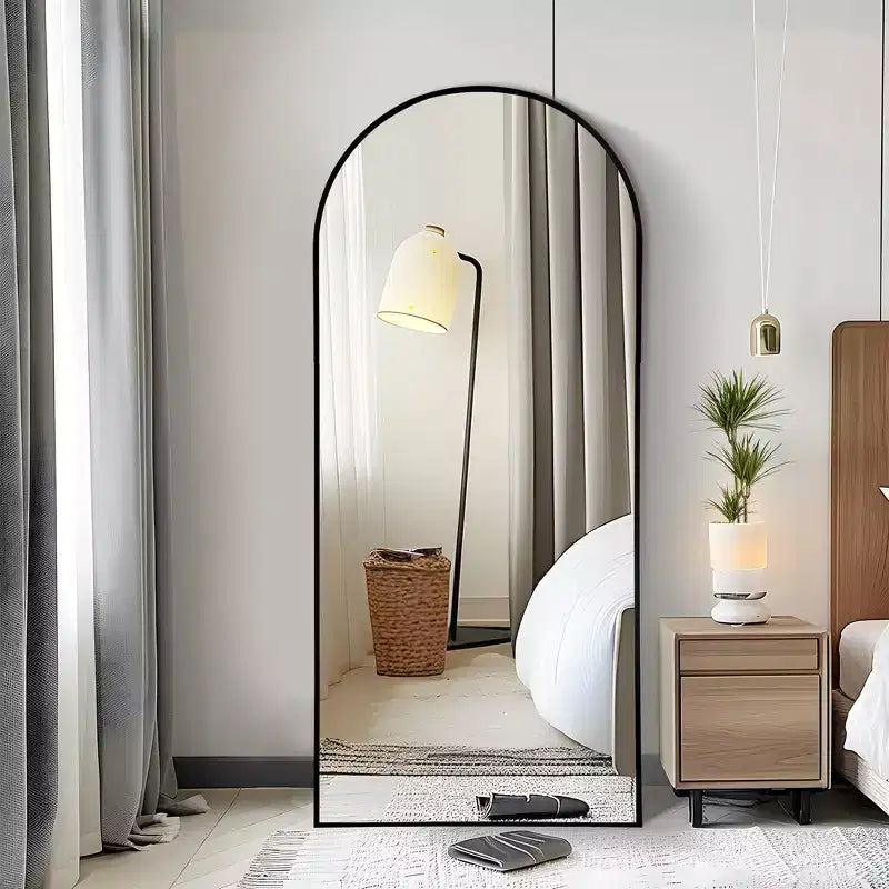 Miroir pleine longueur avec cadre en métal en forme d'arche