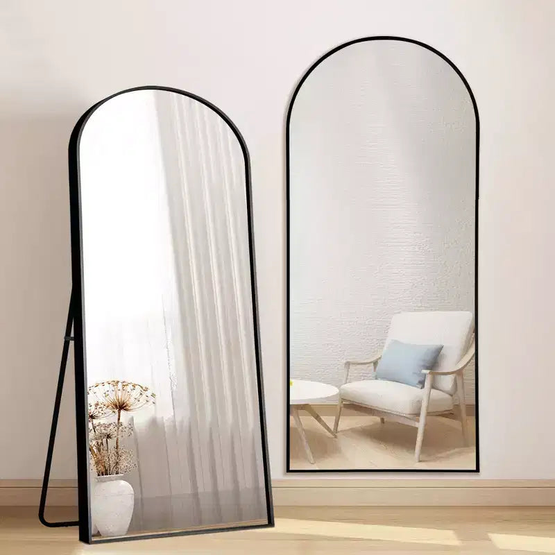 Miroir pleine longueur avec cadre en métal en forme d'arche