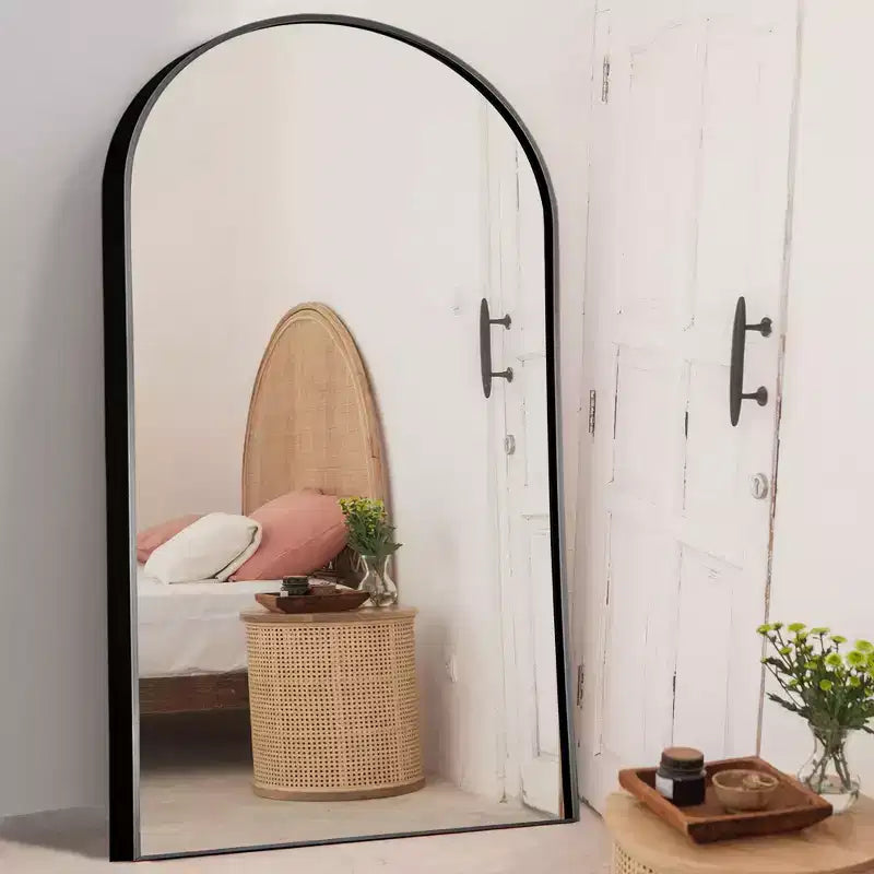 Miroir pleine longueur avec cadre en métal en forme d'arche