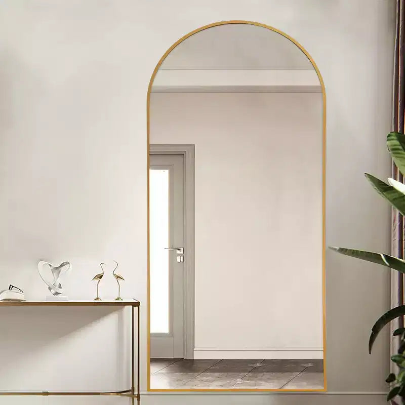 Miroir pleine longueur avec cadre en métal en forme d'arche
