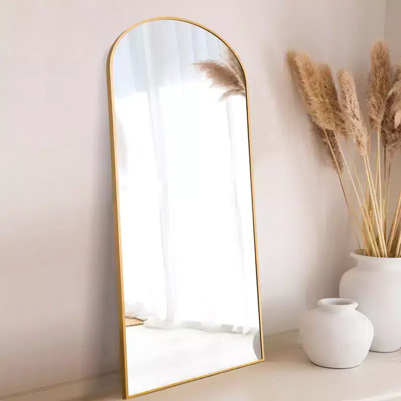 Miroir pleine longueur avec cadre en métal en forme d'arche