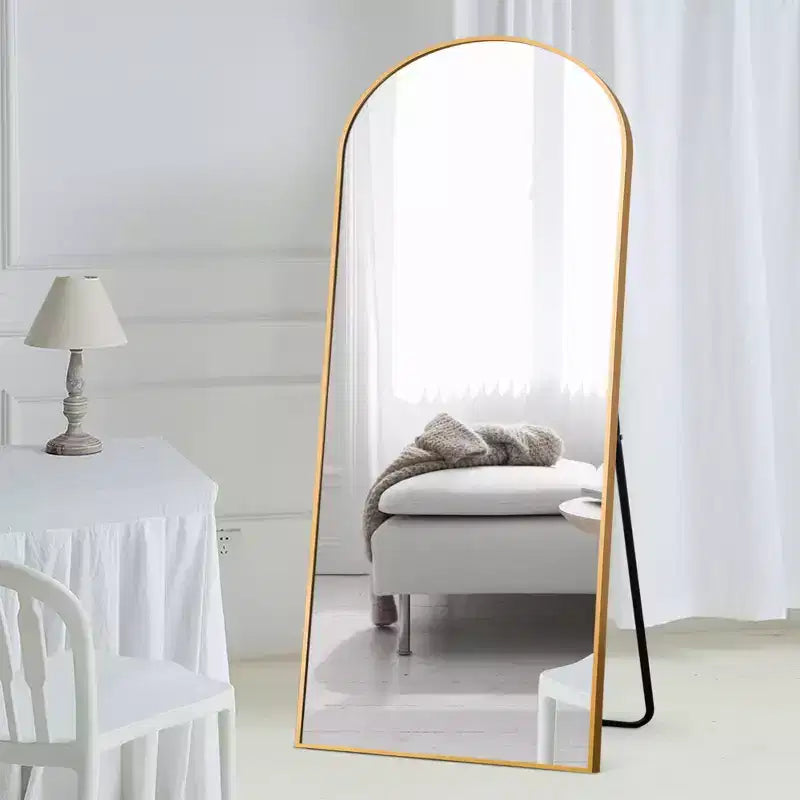 Miroir pleine longueur avec cadre en métal en forme d'arche
