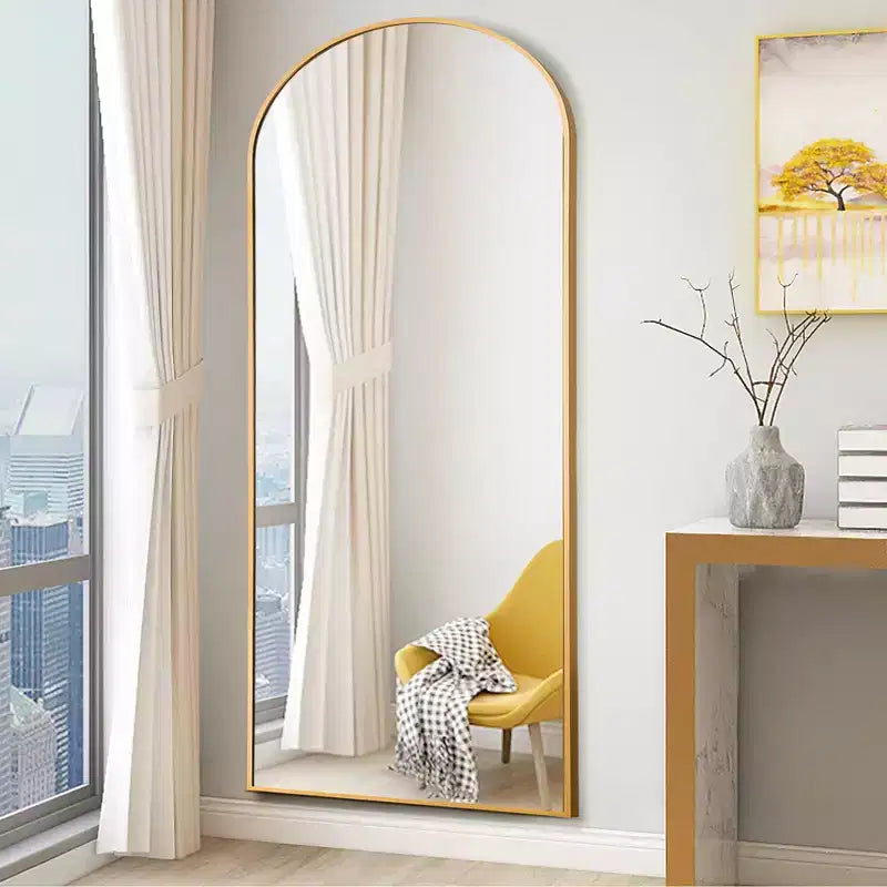 Miroir pleine longueur avec cadre en métal en forme d'arche