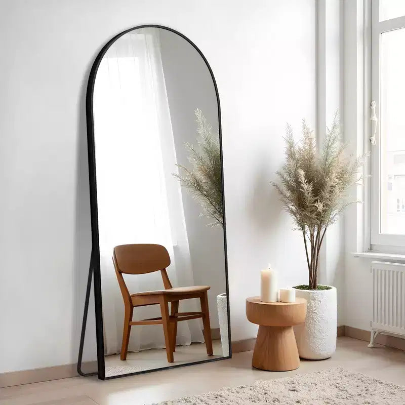 Miroir pleine longueur avec cadre en métal en forme d'arche