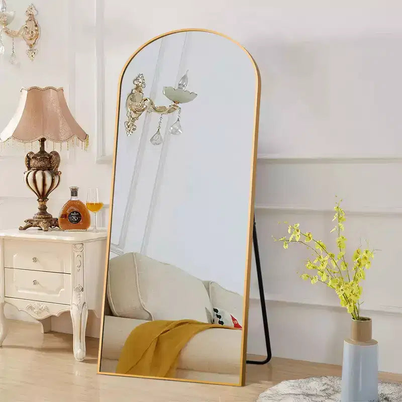 Miroir pleine longueur avec cadre en métal en forme d'arche