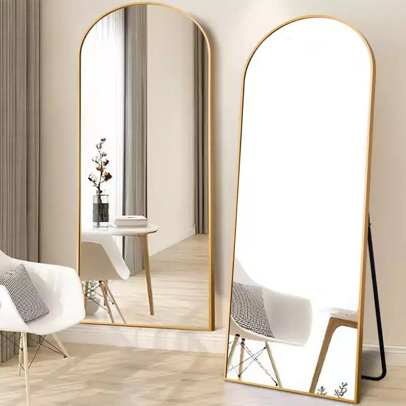 Miroir pleine longueur avec cadre en métal en forme d'arche